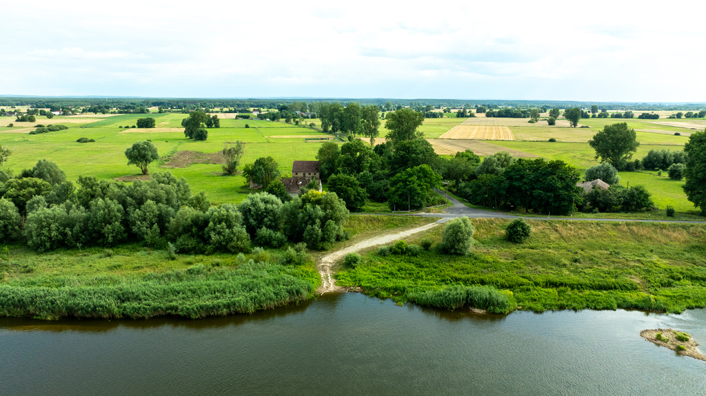 Działka budowlana z rozpoczętą budową – Krzemów