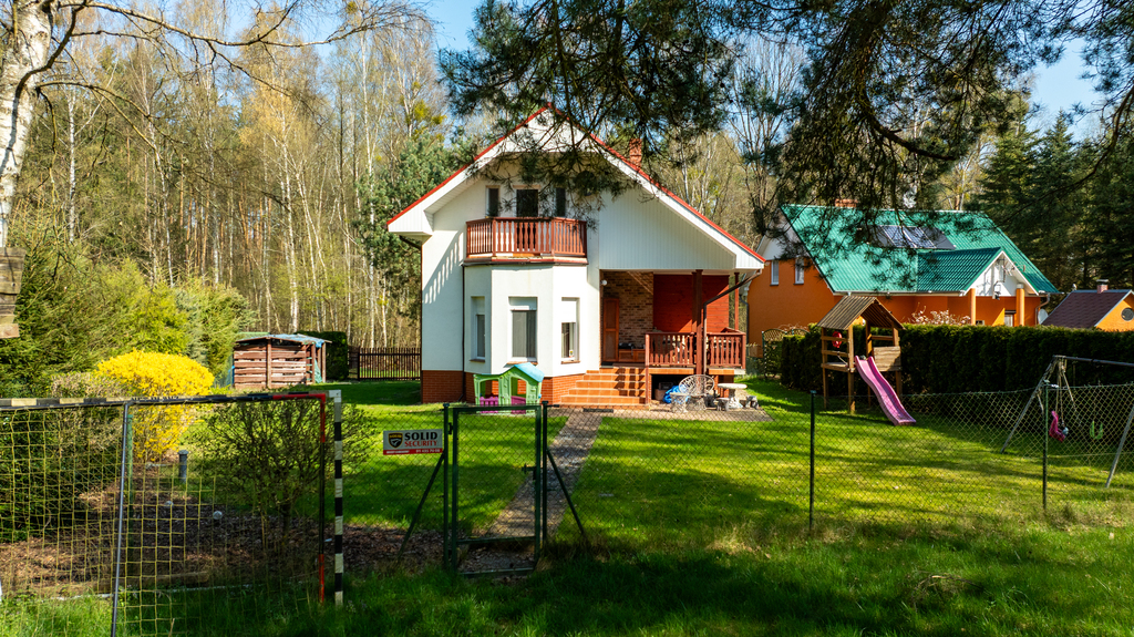 Dom  nad jeziorem w Rybakowie.